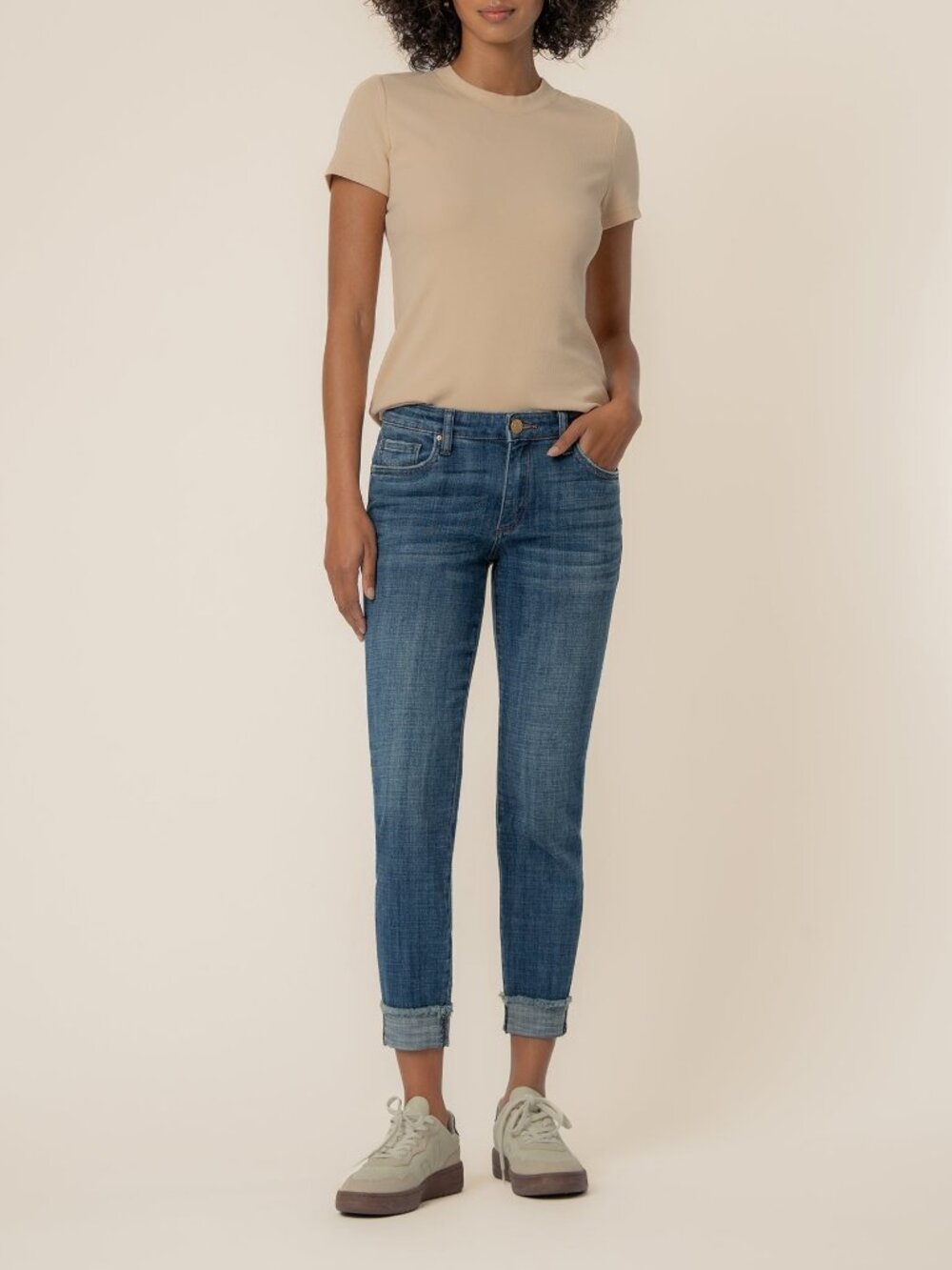 Kut from the Kloth Amy Mid Rise Crop Straight Leg in Deserving Wash Size 66 / De